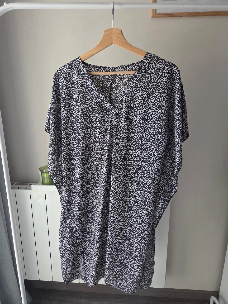 Vestido ligero negro con motivos blancos estilo lunares/mini estampado animal Talla M – photo 2